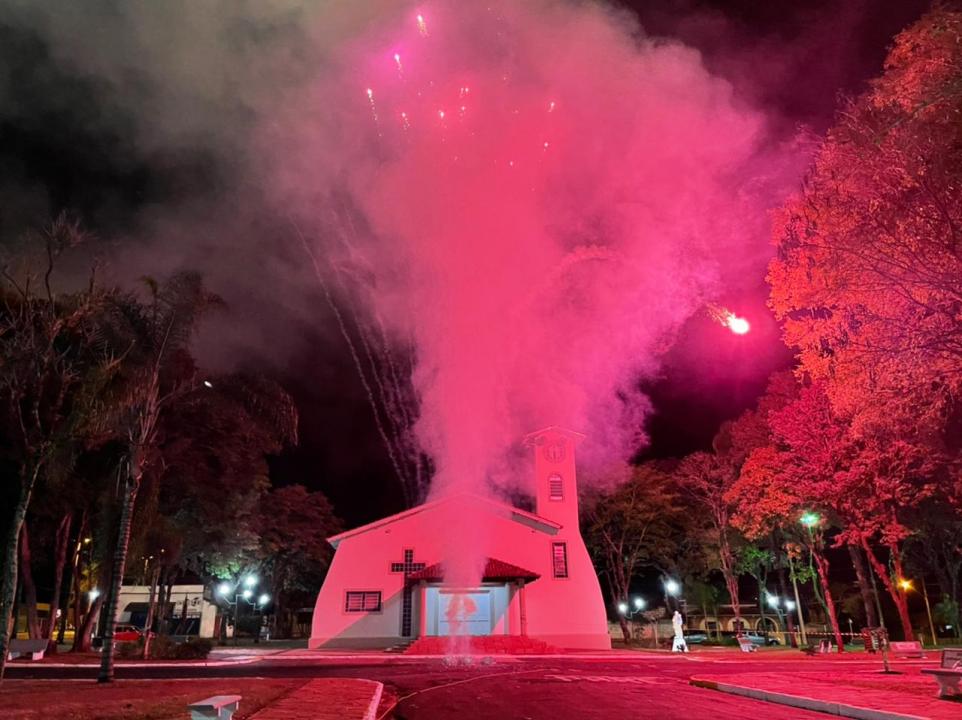 Foto 12 de 18 — Cidade da região faz primeira queima de fogos silenciosa da sua história